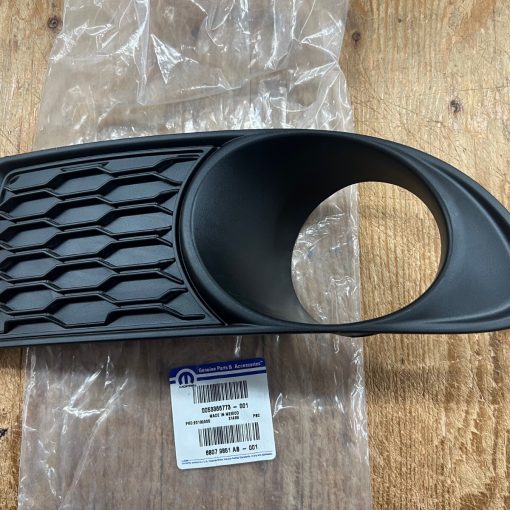 DRIVERS SIDE FOG LIGHT LAMP BEZEL (LH) for 2011-2018 DODGE JOURNEY MOPAR OEM NEW