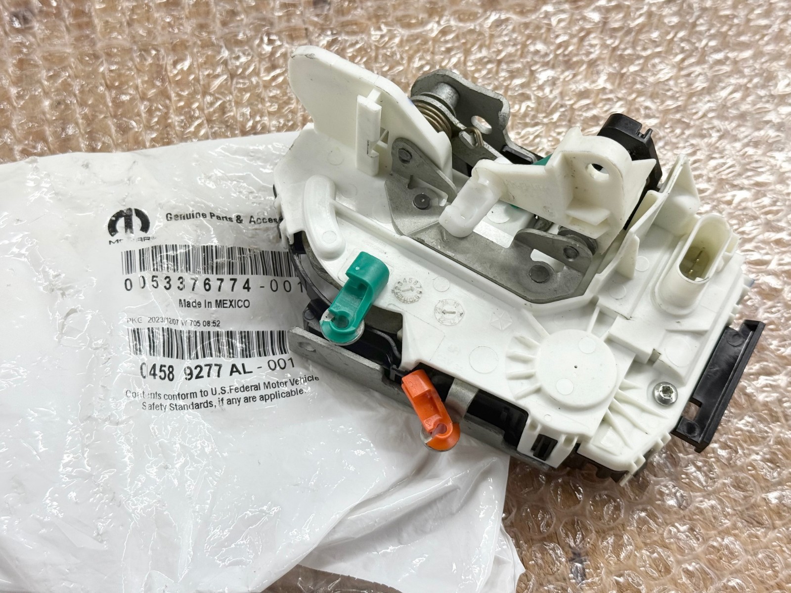 FRONT LEFT DOOR LATCH OEM for JEEP WRANGLER 2007-2017 MOPAR 4589277AL NEW