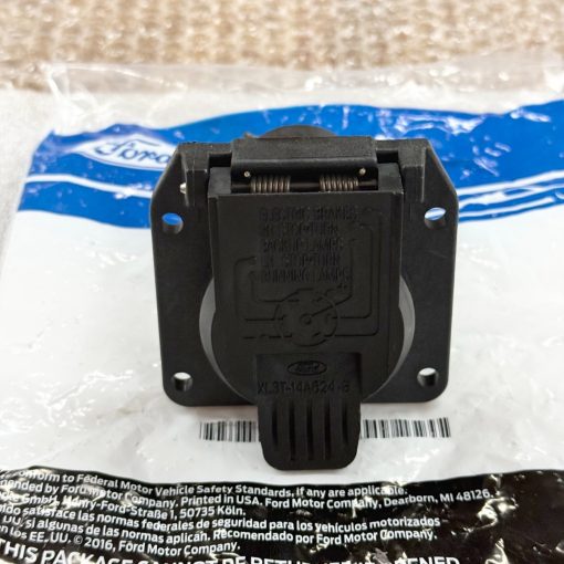 2017-2026 SUPER DUTY F-250-550 OEM FORD BED 5TH TRAILER PLUG 7 PIN HC3Z15A416A