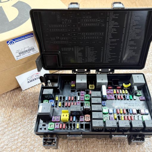 TIPM FUSE BOX for 2015-2018 DODGE RAM 2500 / 3500 OEM GENUINE MOPAR 68322377AD